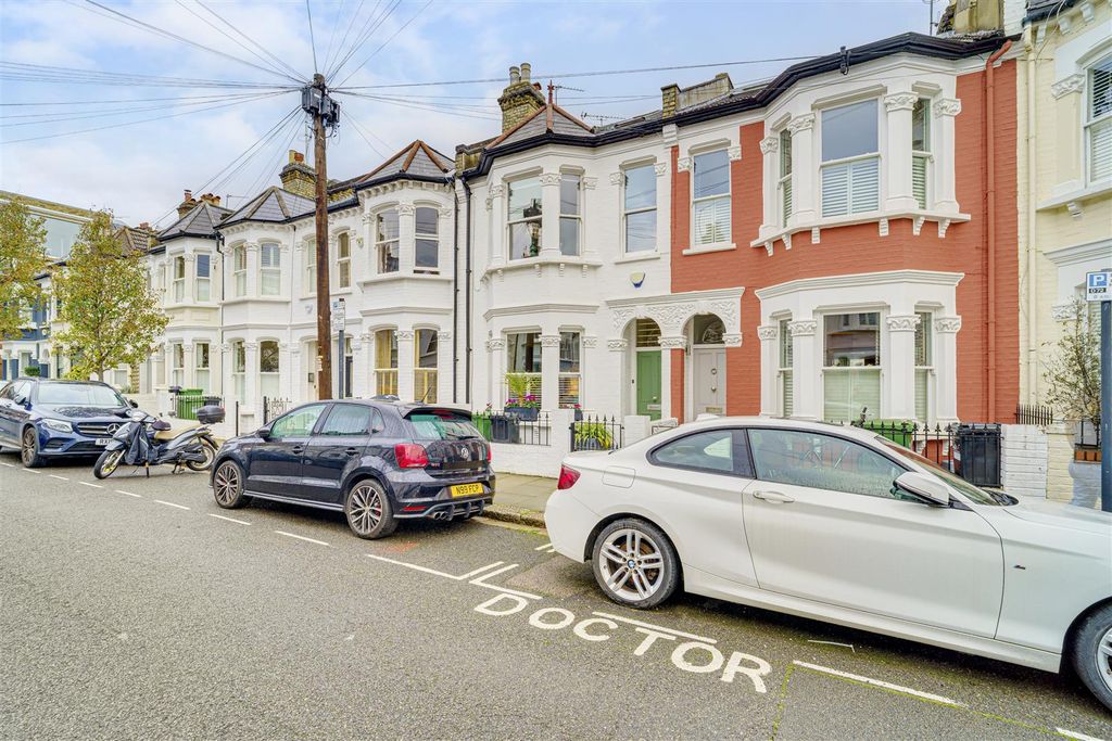 Property photo 3 of 18