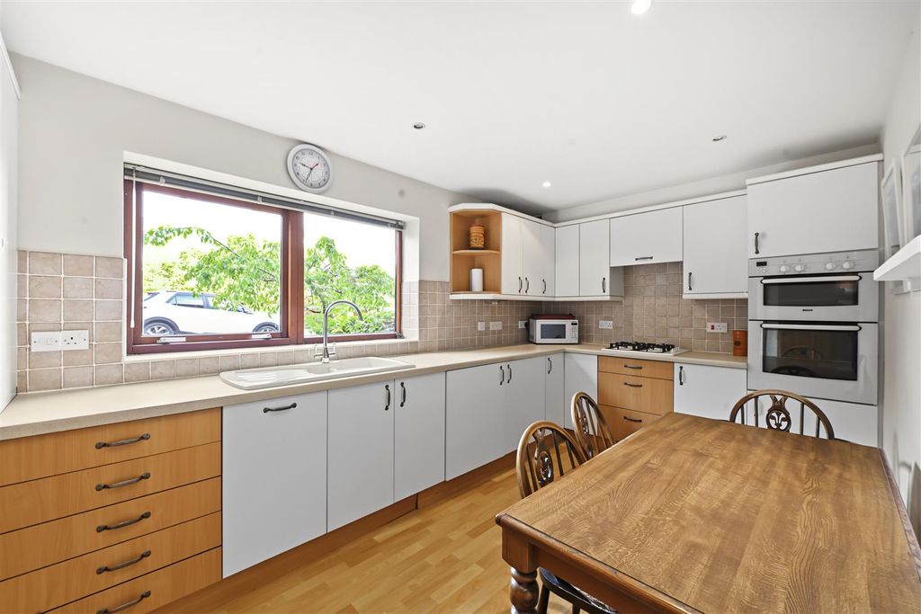 Property photo 2 of 12 8-Borodale-06.Jpg