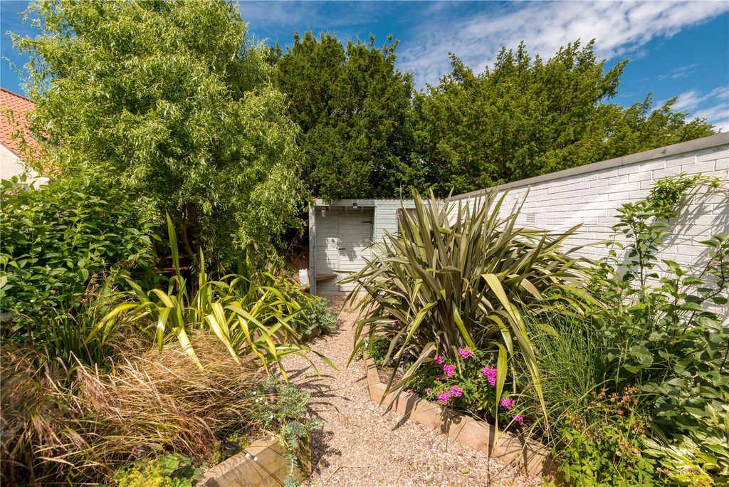 Property photo 3 of 34 Maxwell Road 10