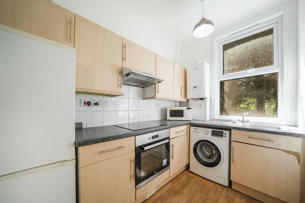 Property photo 3 of 12 17A Chatsworth Road - Sgh4Z2Vwsk8cx0Ptuigp