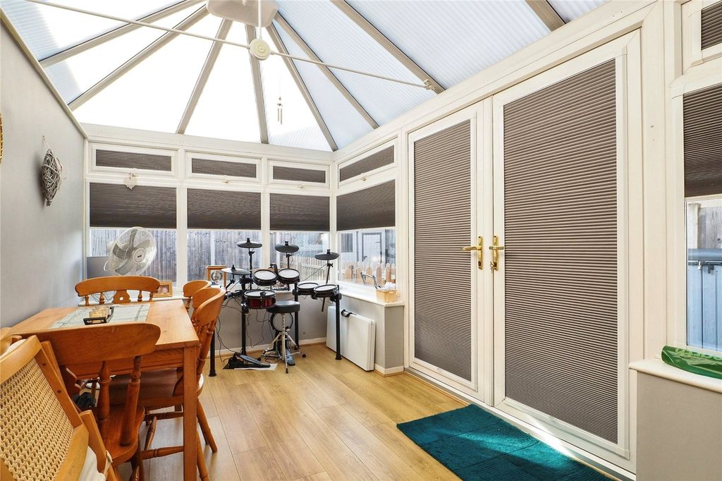 Property photo 3 of 16 Conservatory