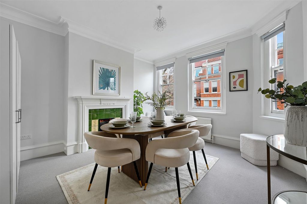 Property photo 2 of 14 Diner