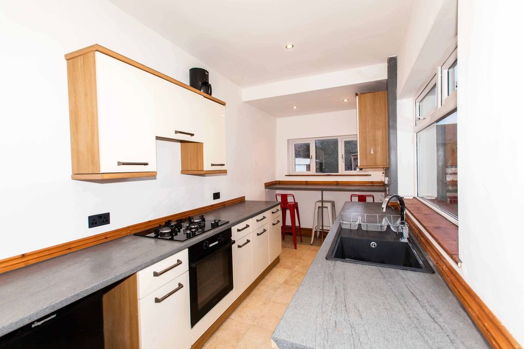 Property photo 2 of 18