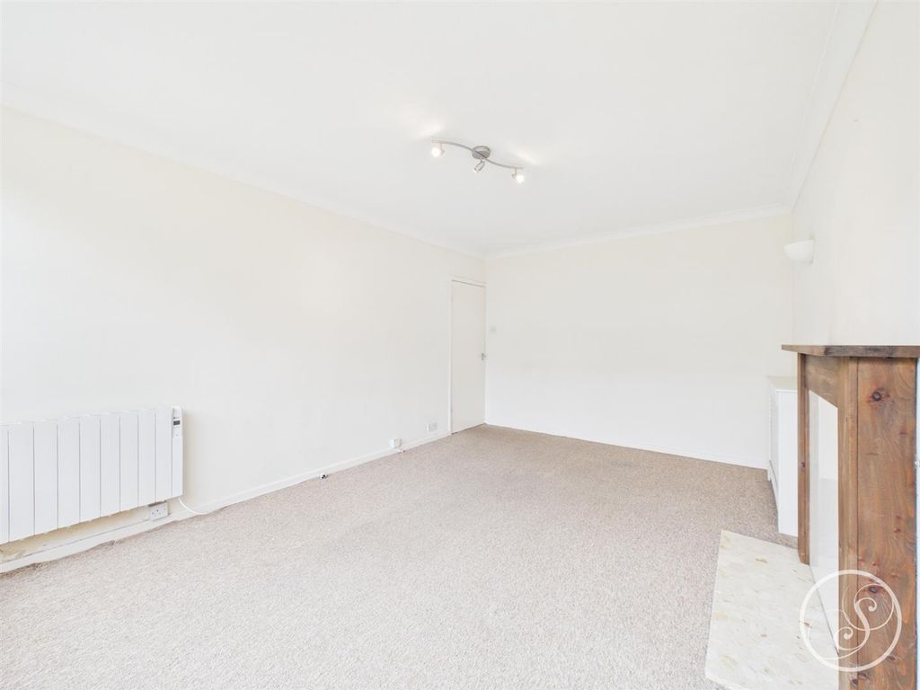 Property photo 3 of 10 Living Room