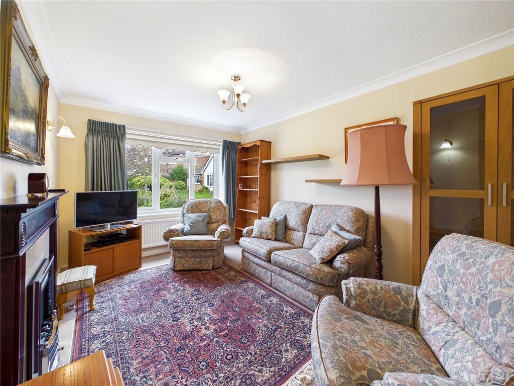 Property photo 2 of 17 Lounge