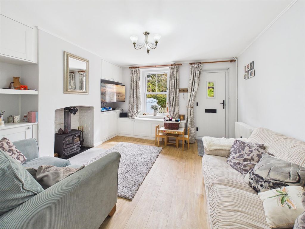 Property photo 2 of 12 Lounge