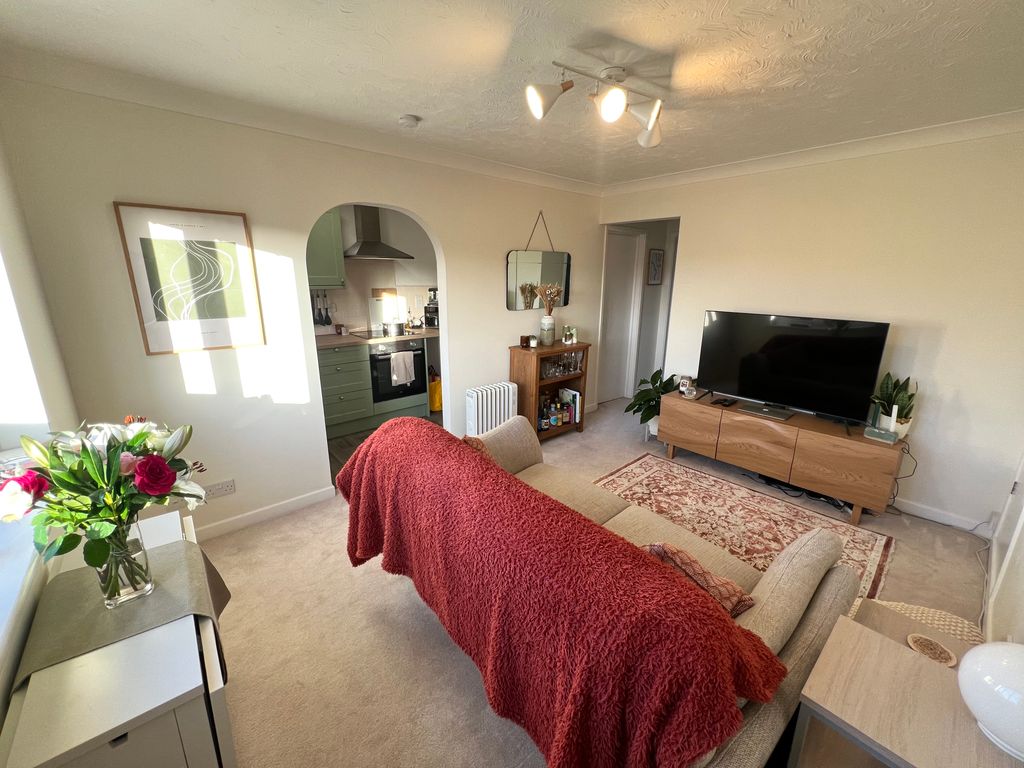 Property photo 1 of 9 Living Room