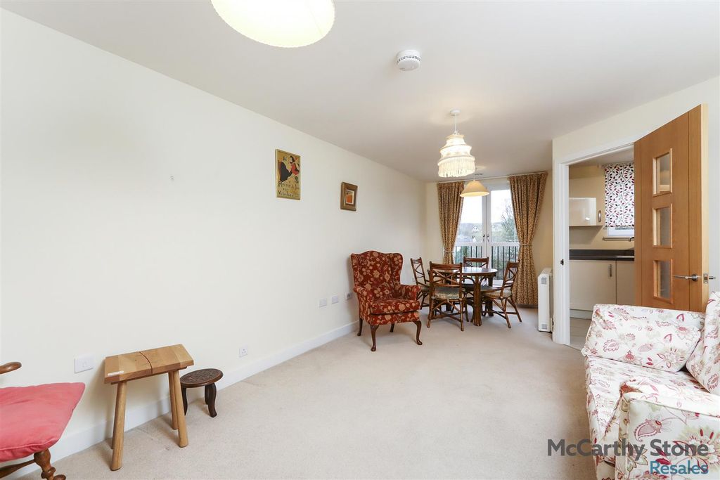Property photo 2 of 18 Livingrm49Rw.Jpg