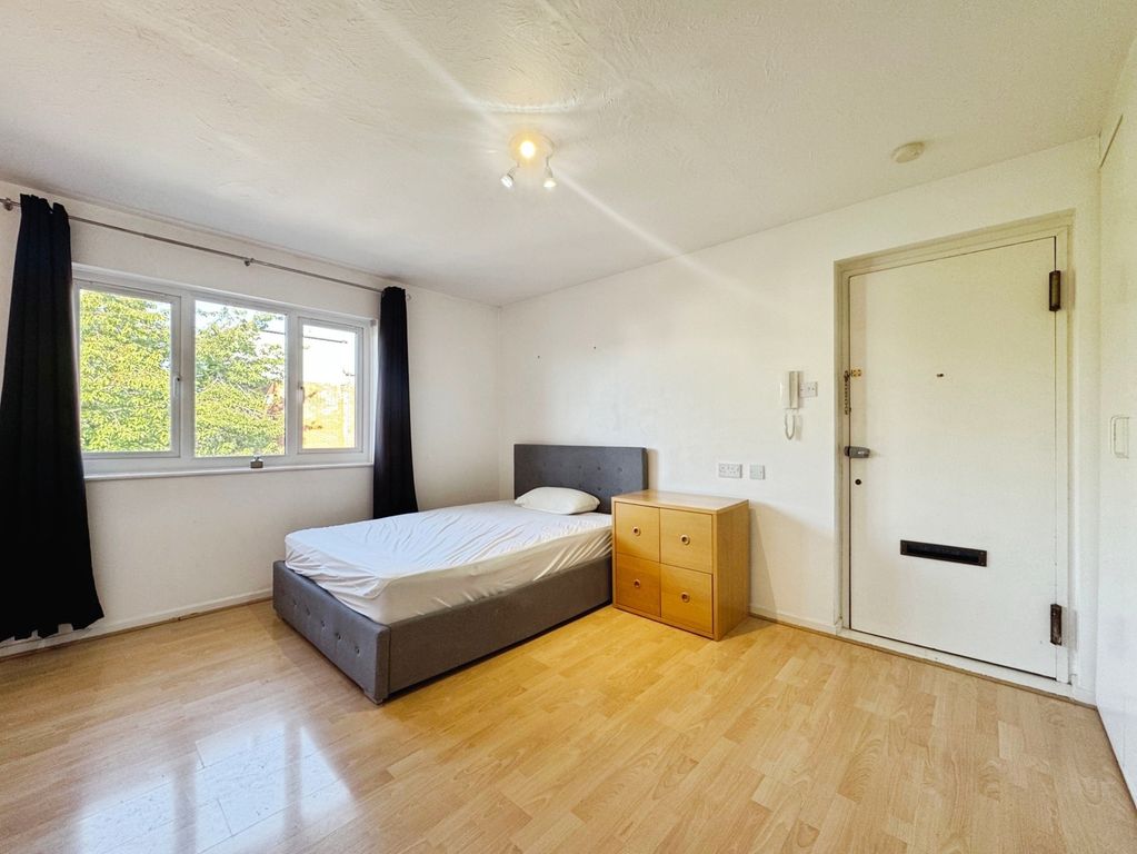 Property photo 3 of 7 Pbox-Img.Jpg