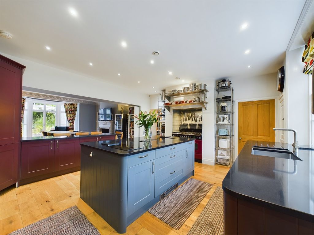 Property photo 3 of 47