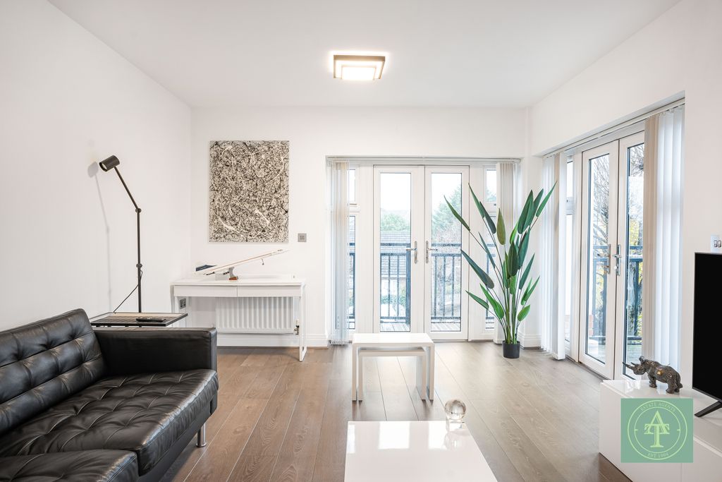 Property photo 3 of 22 Gallery