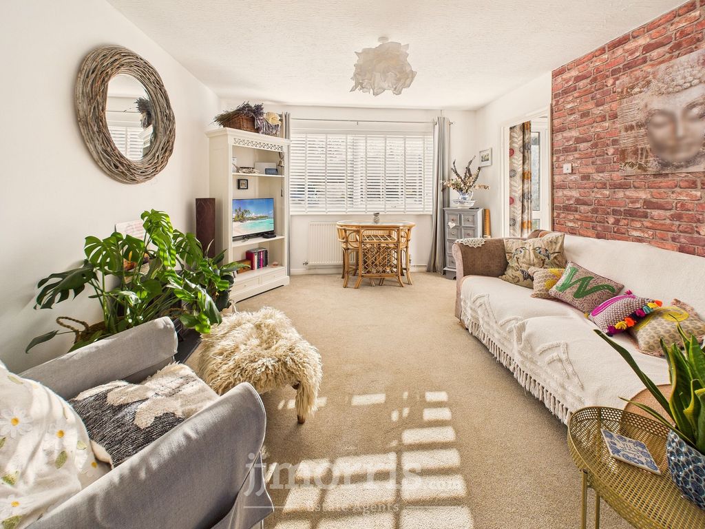 Property photo 2 of 21