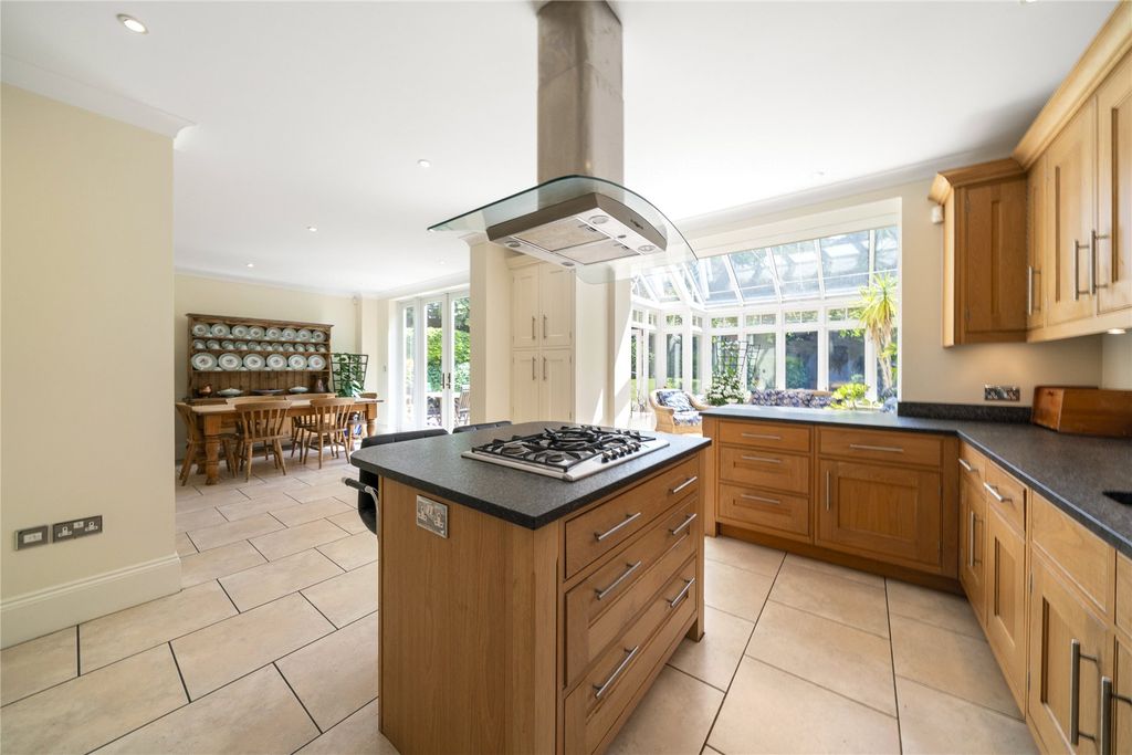 Property photo 3 of 12 Kitchen/ Dining