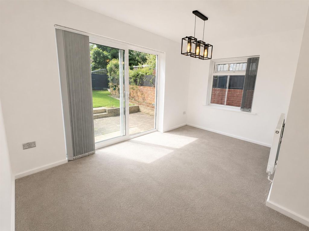 Property photo 3 of 11 4