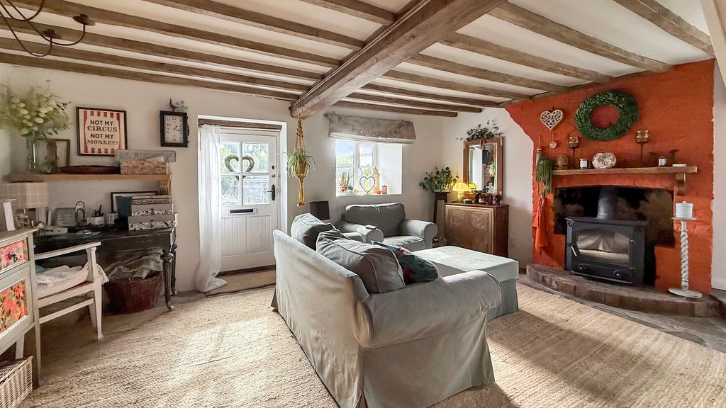 Property photo 2 of 16 Lounge