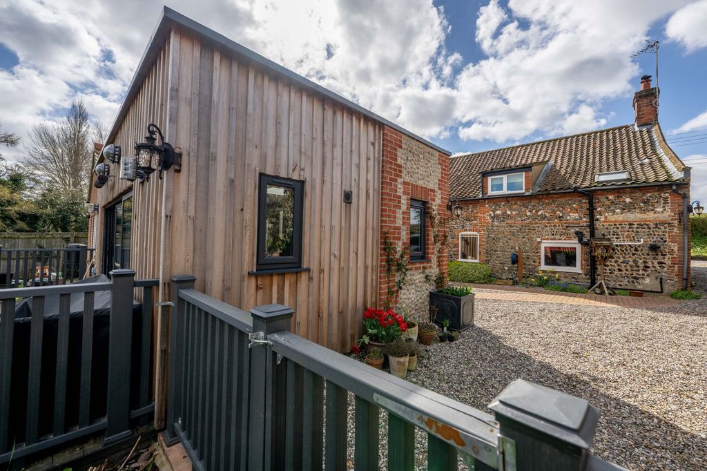 Property photo 2 of 31