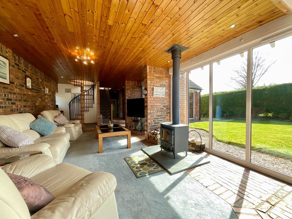 Property photo 2 of 29
