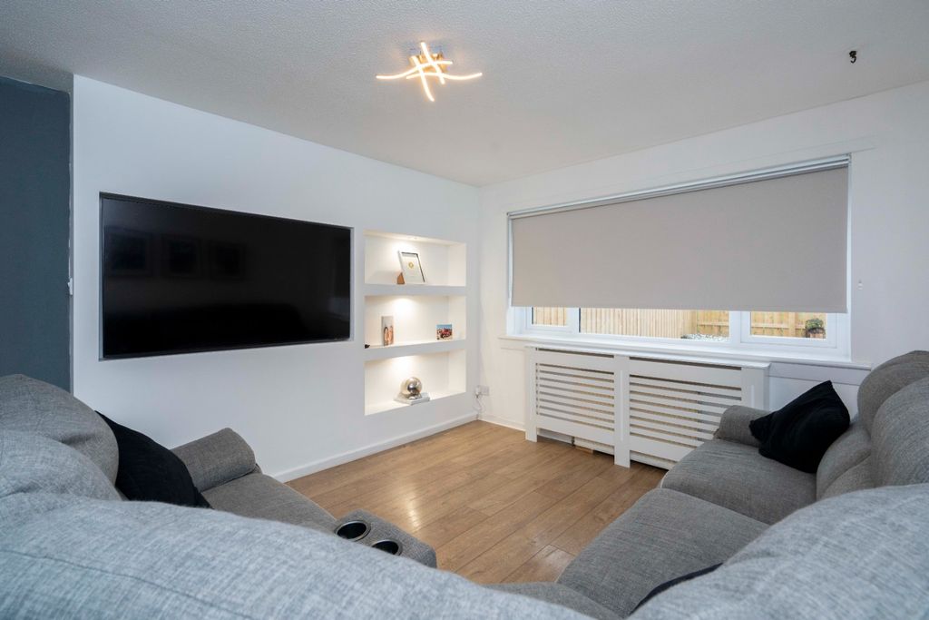 Property photo 2 of 27 4374542