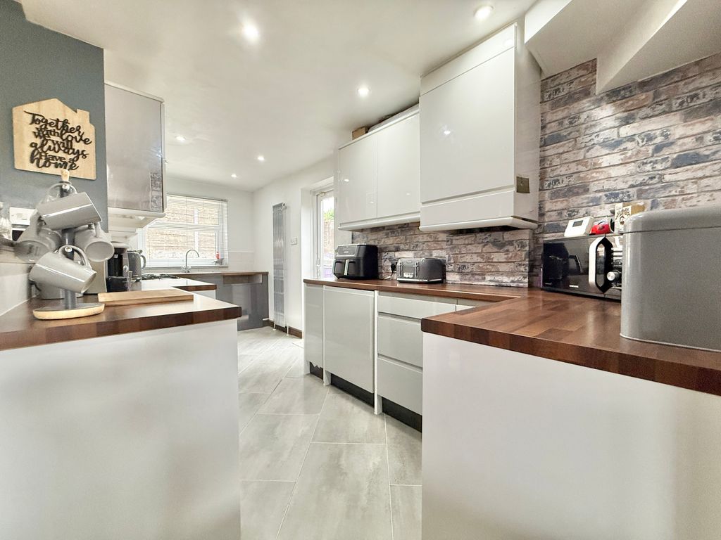 Property photo 3 of 16 Kitchen