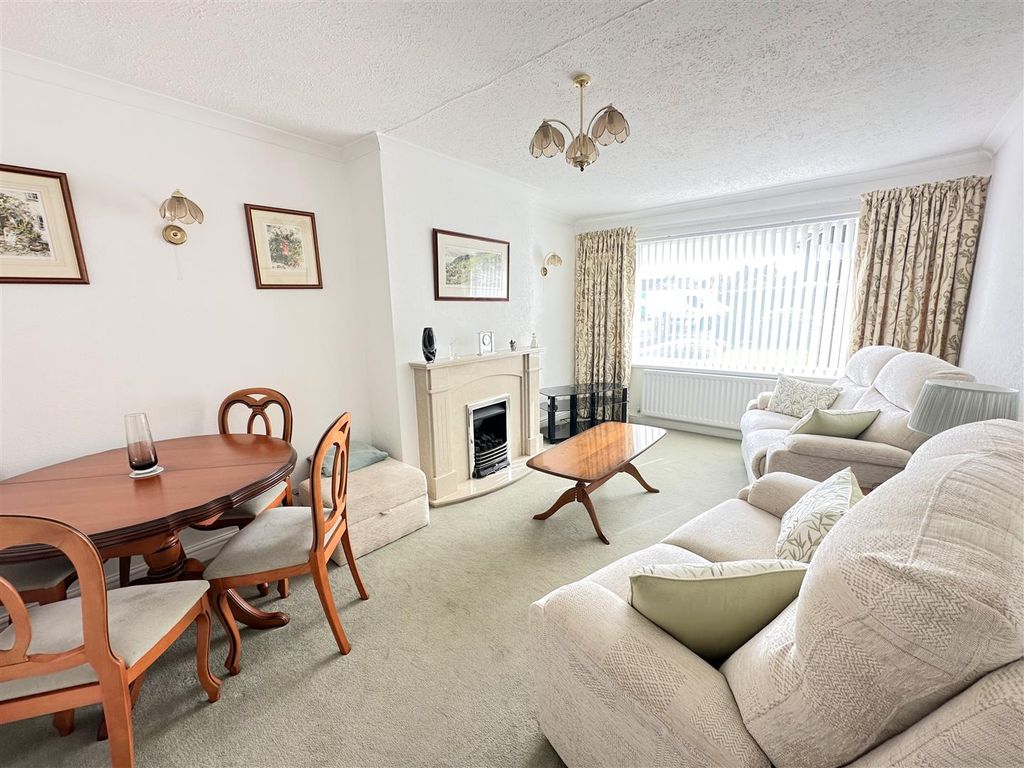 Property photo 3 of 22 Dining Lounge