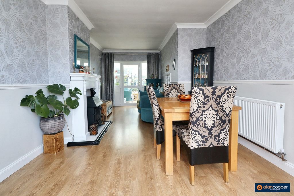 Property photo 3 of 22 4610555