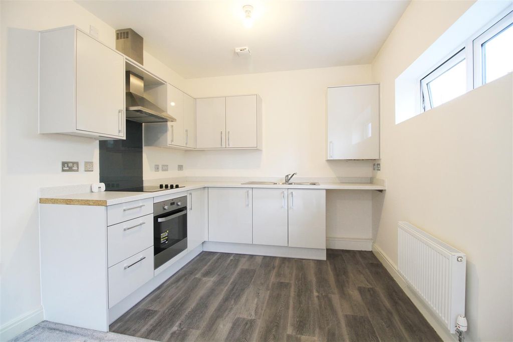 Property photo 2 of 9 Kitchen.Jpg