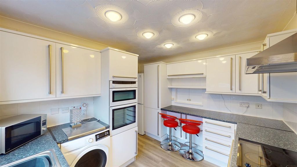 Property photo 2 of 17 55Par2.Jpg