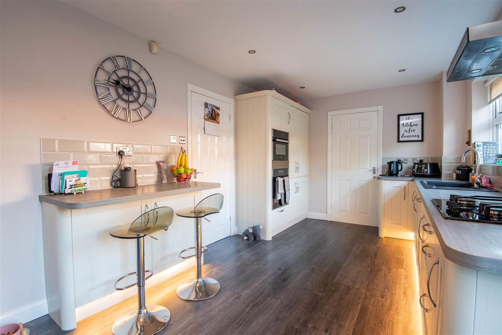 Property photo 2 of 20 Kitchen / Diner