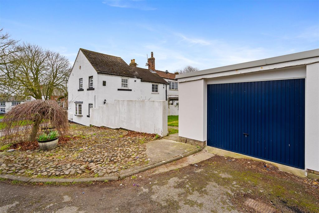 Property photo 2 of 21