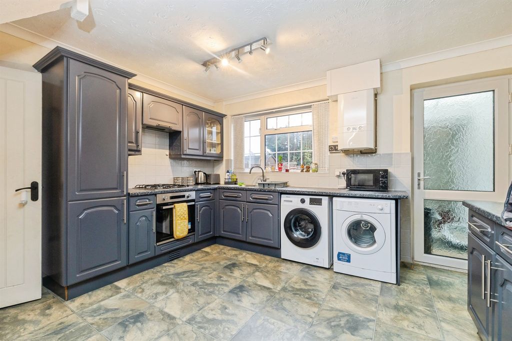 Property photo 3 of 18