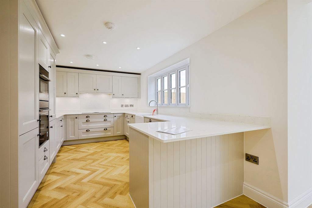 Property photo 2 of 27