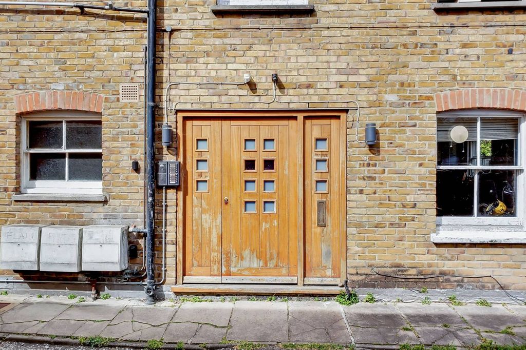 Property photo 3 of 11