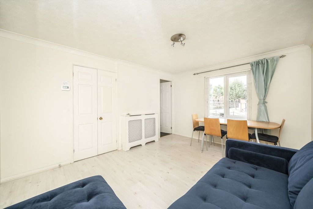 Property photo 2 of 7