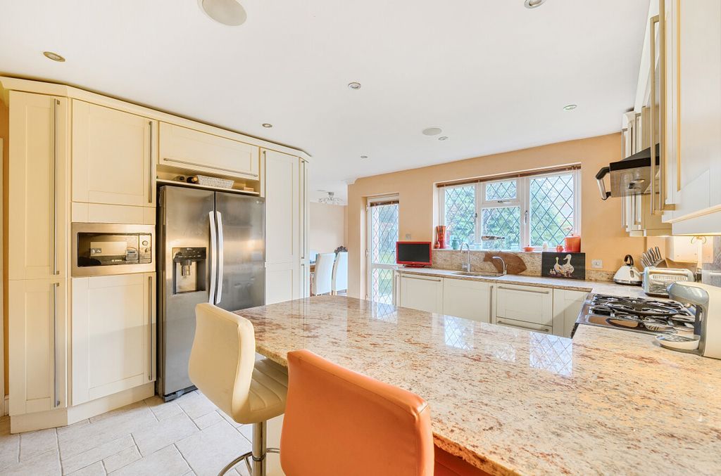 Property photo 3 of 20 Kitchen