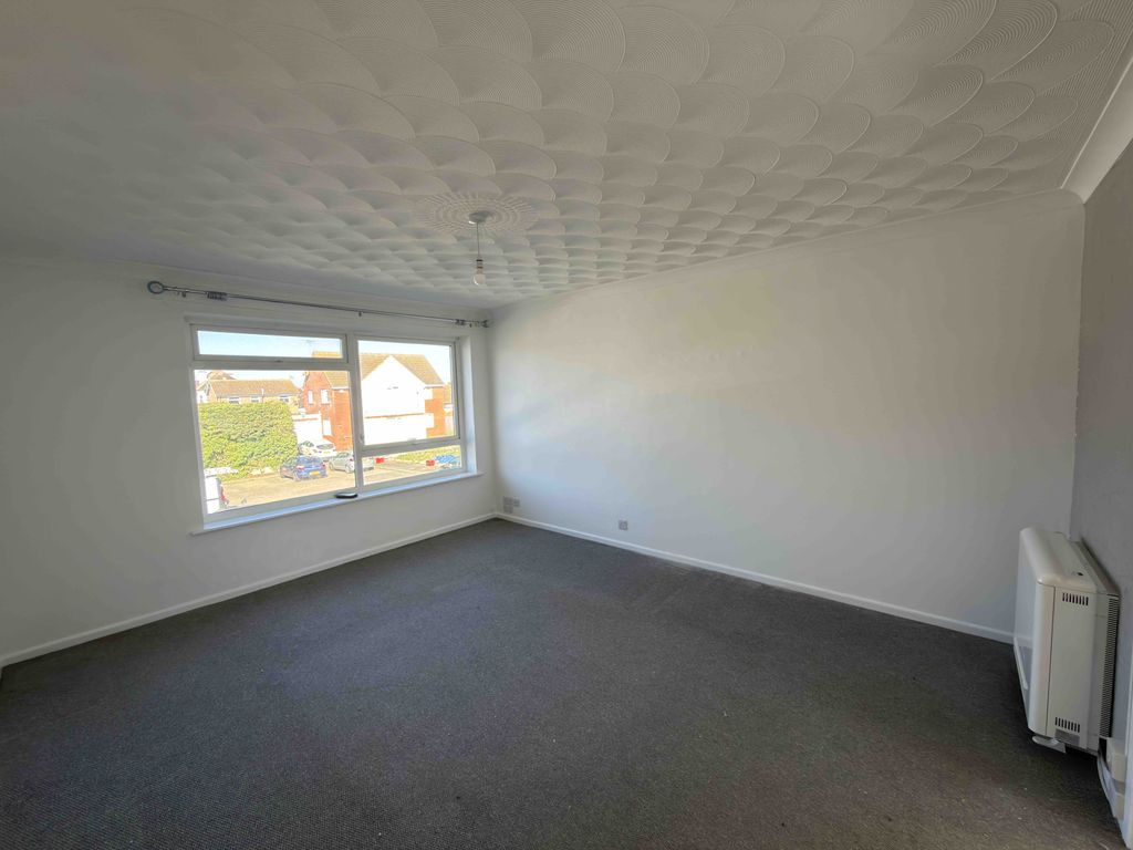 Property photo 3 of 9 Lounge