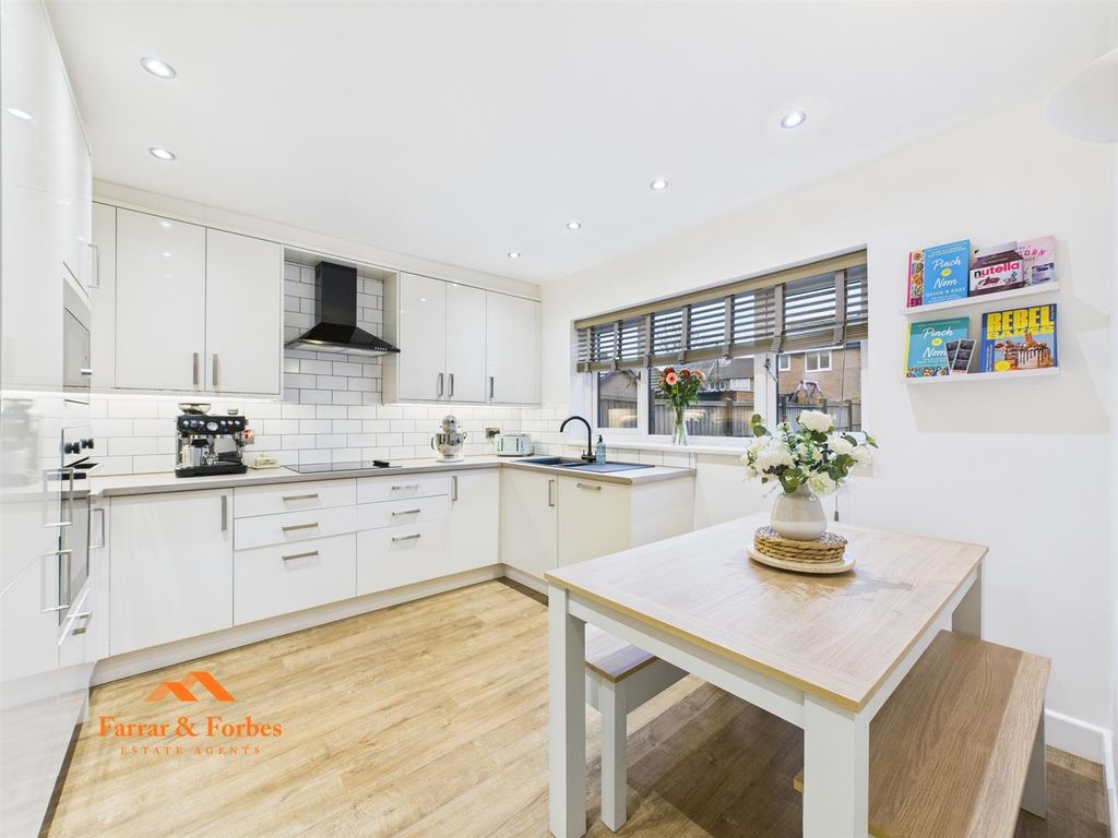 Property photo 1 of 25 Cam03956G0-Pr0196-Still011.Jpg