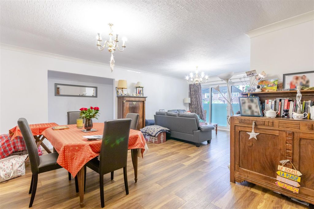 Property photo 2 of 16 Din Liv.Jpg