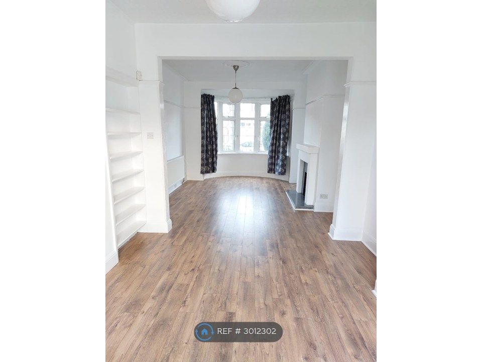 Property photo 1 of 12 Living Room