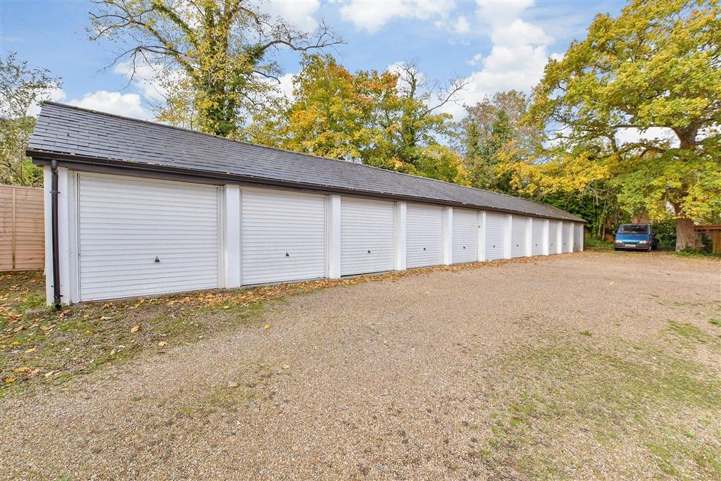 Property photo 3 of 12 Garage