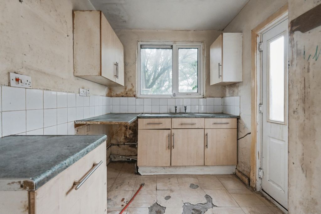 Property photo 3 of 14 11 Kirk Road, Litherland, Liverpool, L21 8Hu