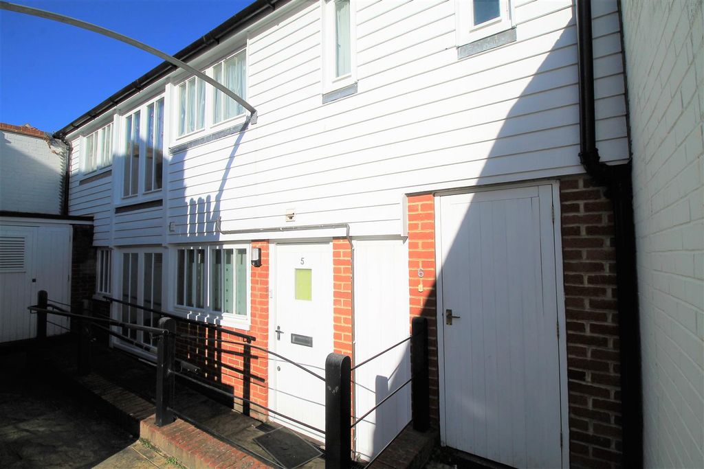 Property photo 2 of 7 5 &amp; 6 Holters Mews 2020.2.Jpg