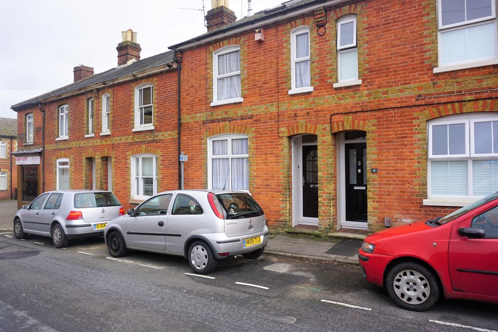Property photo 1 of 20 Three-Bedroom Terraced Property To Rent