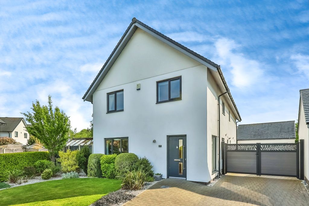 Property photo 1 of 18