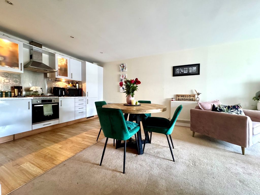 Property photo 3 of 11 4305003