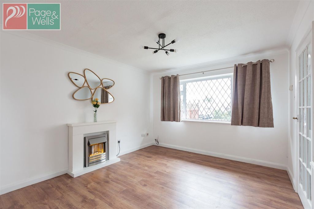 Property photo 2 of 20 Lounge