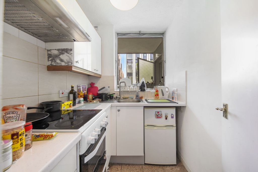 Property photo 3 of 6 Flat 2, 202 Kensington Church Street - M3Zwg2Fzjfnmwnsb0Fia.Jpg