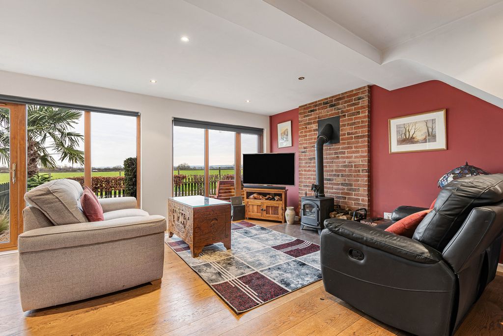 Property photo 2 of 21