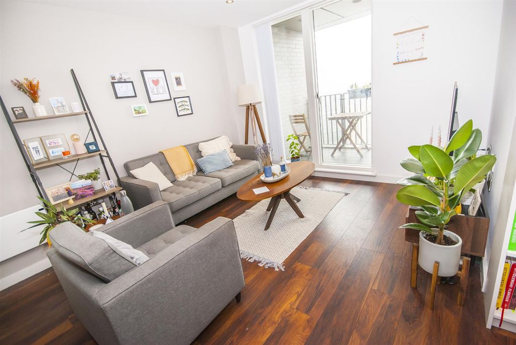 Property photo 3 of 17 Open Aspect Lounge Diner & Kitchen