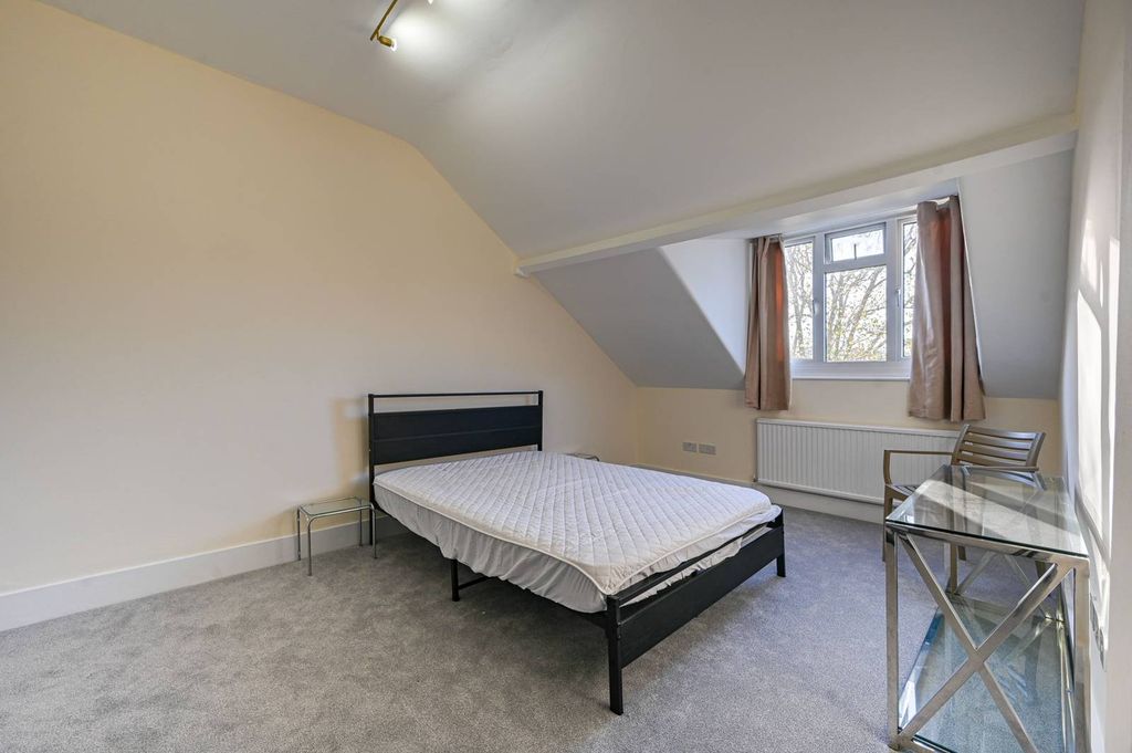 Property photo 2 of 28