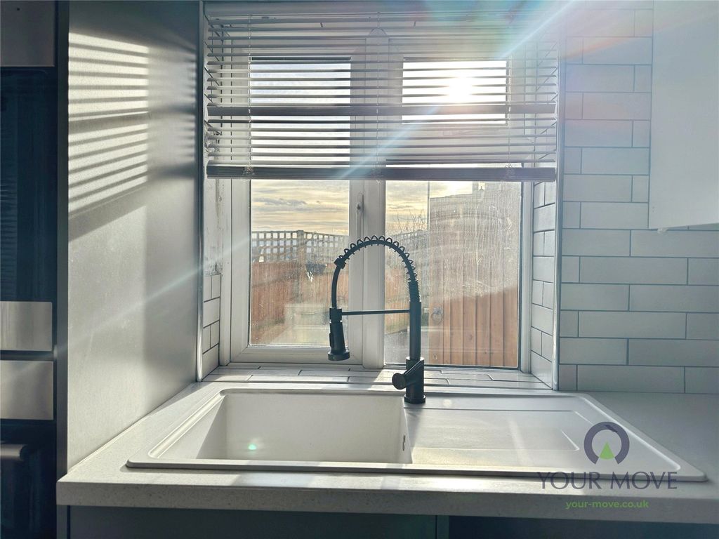 Property photo 2 of 18 Kitchen